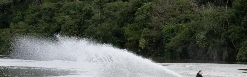 O primeiro centro de treinamento dedicado exclusivamente ao esqui aquático em São Paulo. Venha nos conhecer. The first training ski center exclusively designed for water skiing in São Paulo. Come visit us.